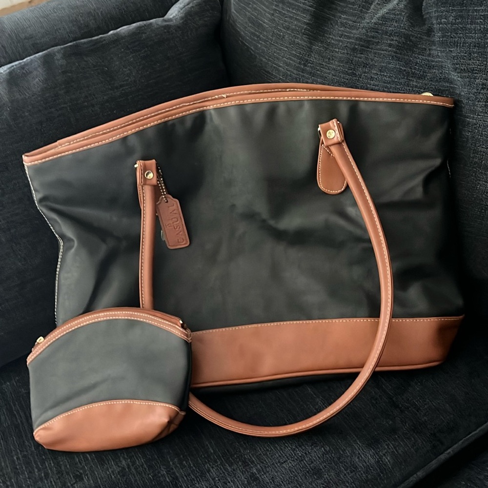 🔥 NWOT - Black Tote Bag with Matching Pouch - zip tote is 12x18x4.5